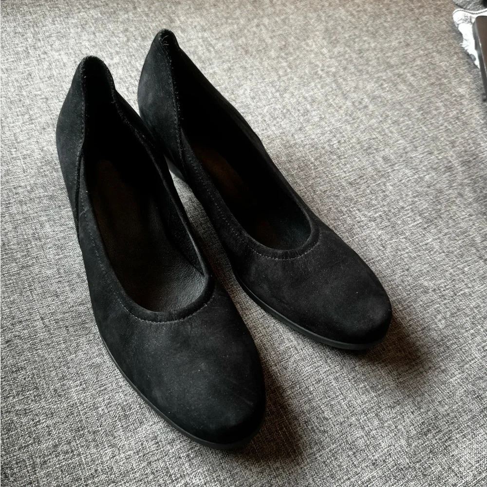 Arche wedge pumps